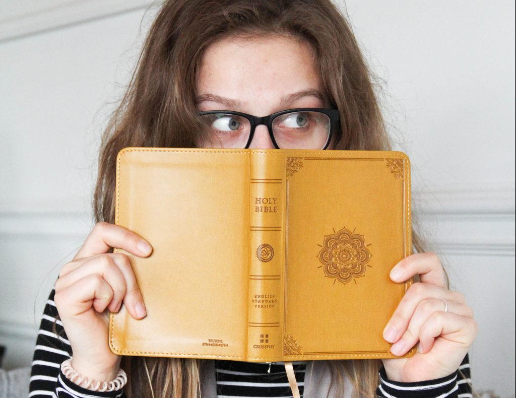 8 Things I Do When I'm Struggling to Read My Bible | Bible reading | Bible study | Christian struggles | how to read the Bible | easy Bible reading | #Bible #Biblereading #Biblestudy #Christianstruggles #howtoreadtheBible #easyBiblereading